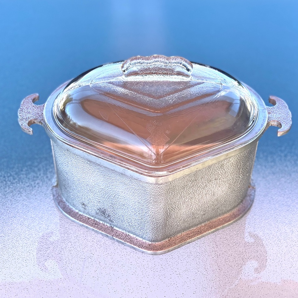 Guardian Service Triangle Pot with Glass Lid